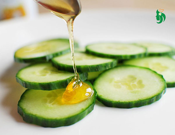 Tẩy tế bào chết bằng dưa leo và mật ong