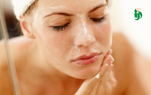 Tẩy da chết bằng baking soda và nước