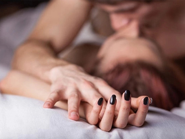 Tuyệt chiêu chốn phòng the: Bí quyết giữ lửa yêu đầy mê hoặc