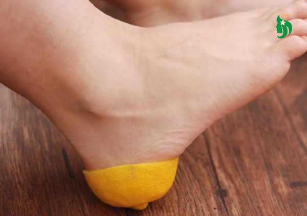 Làm mềm gót chân nứt nẻ tại nhà bằng nguyên liệu tự nhiên