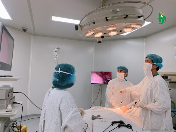 Phẫu thuật nội soi đốt điểm buồng trứng điều trị buồng trứng đa nang