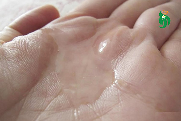 Khí hư ra nhiều như nước có nguy hiểm không?